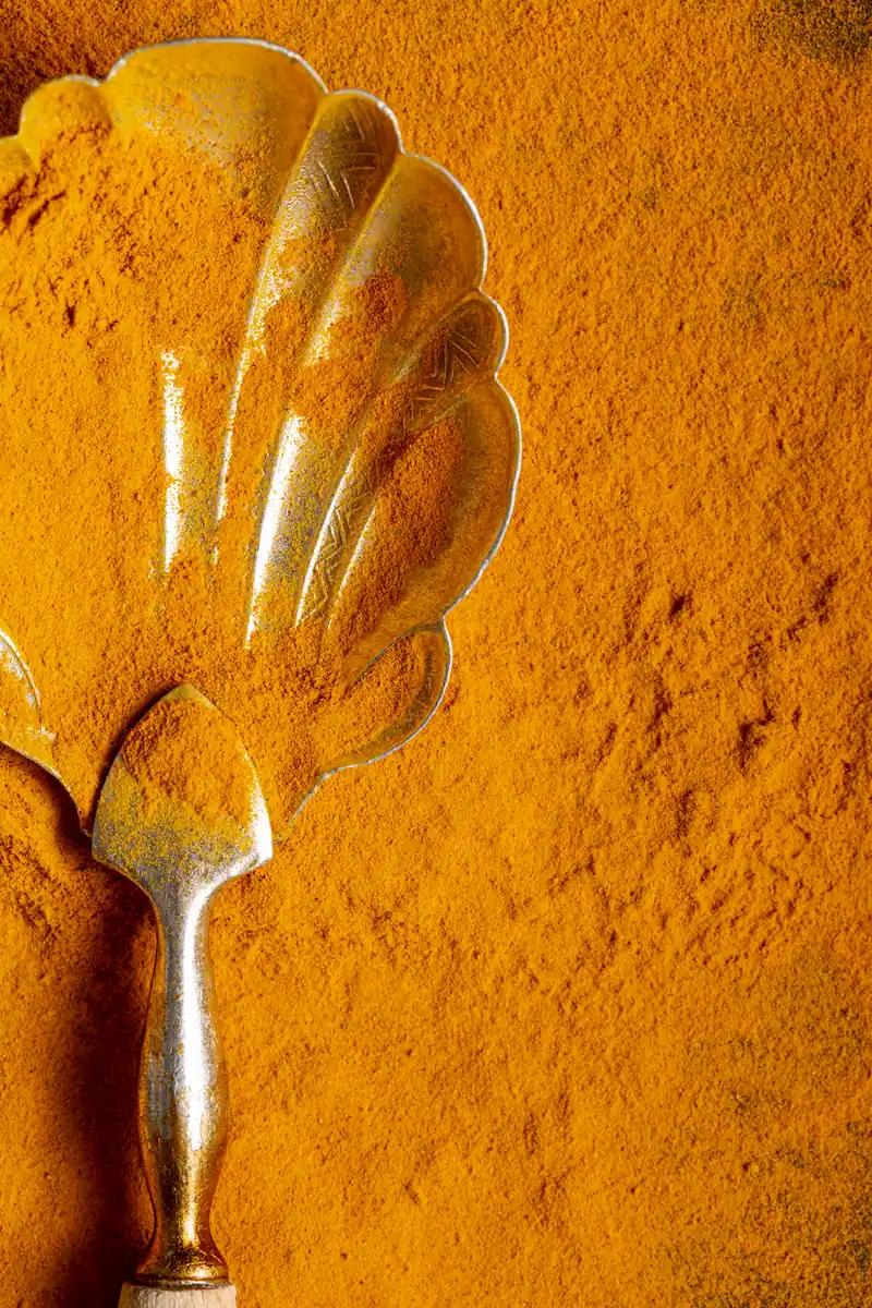 Turmeric fingers and powder